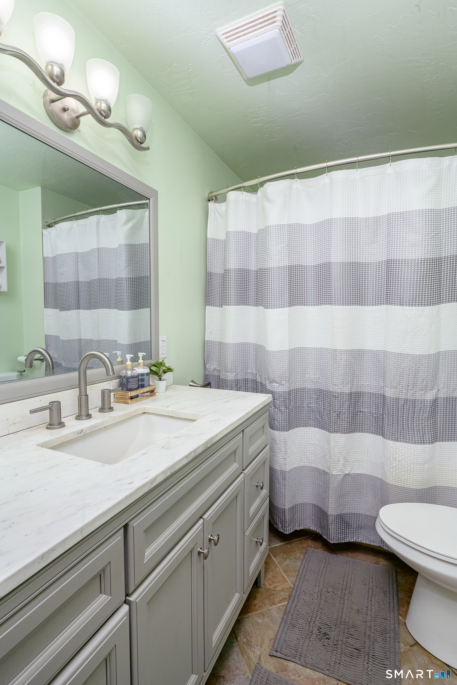 21 Duffy Road Pomfret, CT 06259 - Photo 17 of 40 Full bathroom in bedroom on main level