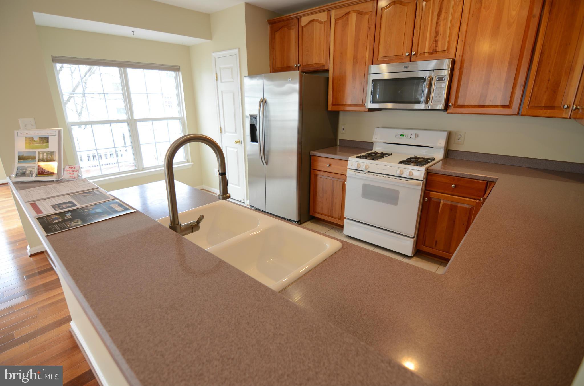 12153 Tryton Way Reston, VA 20190 - Photo 8 of 25 Kitchen
