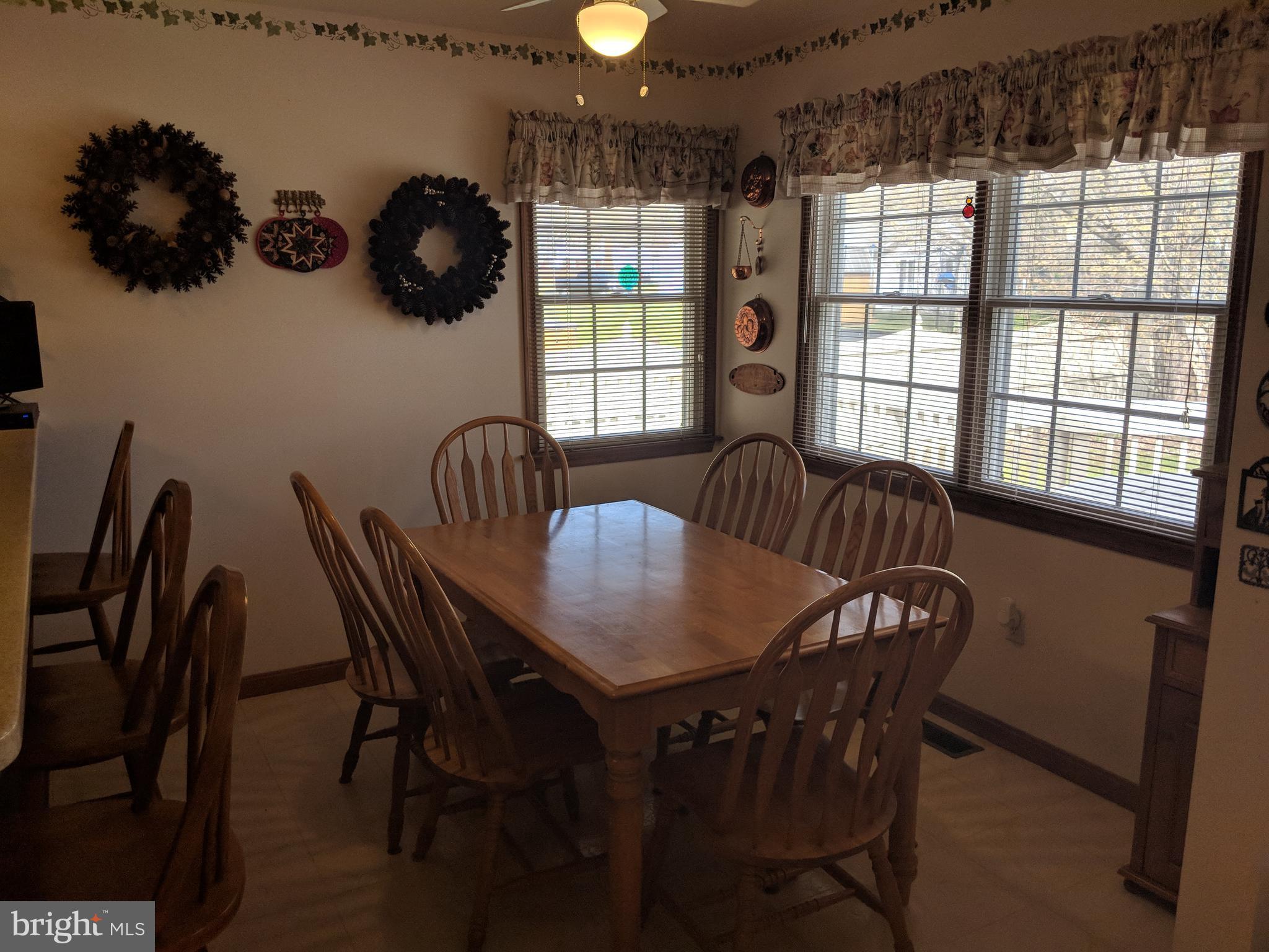 Kitchen breakfast nook