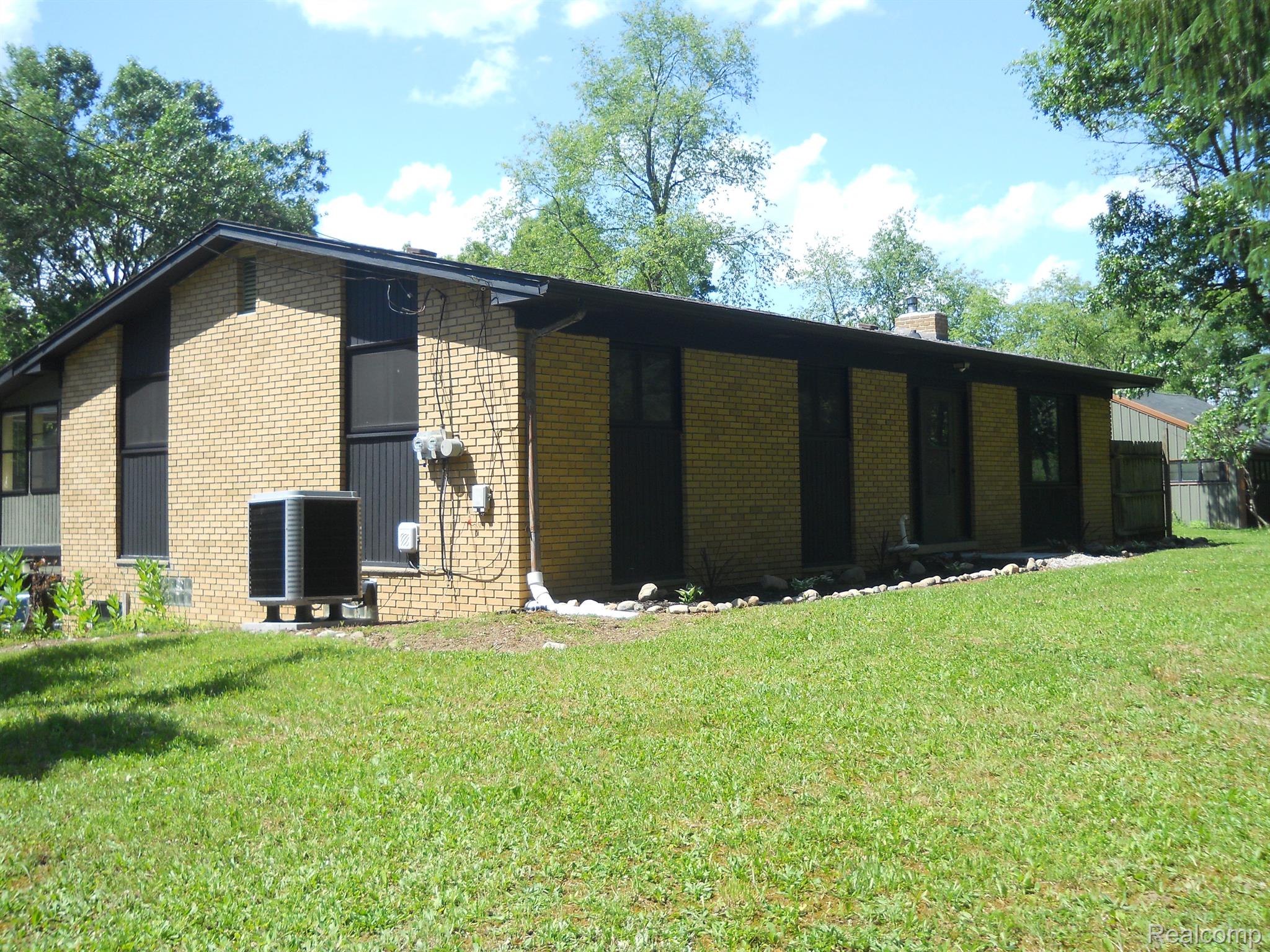 2829 East Schafer Road Howell, MI 48843 - Photo 2 of 38 Schafer front