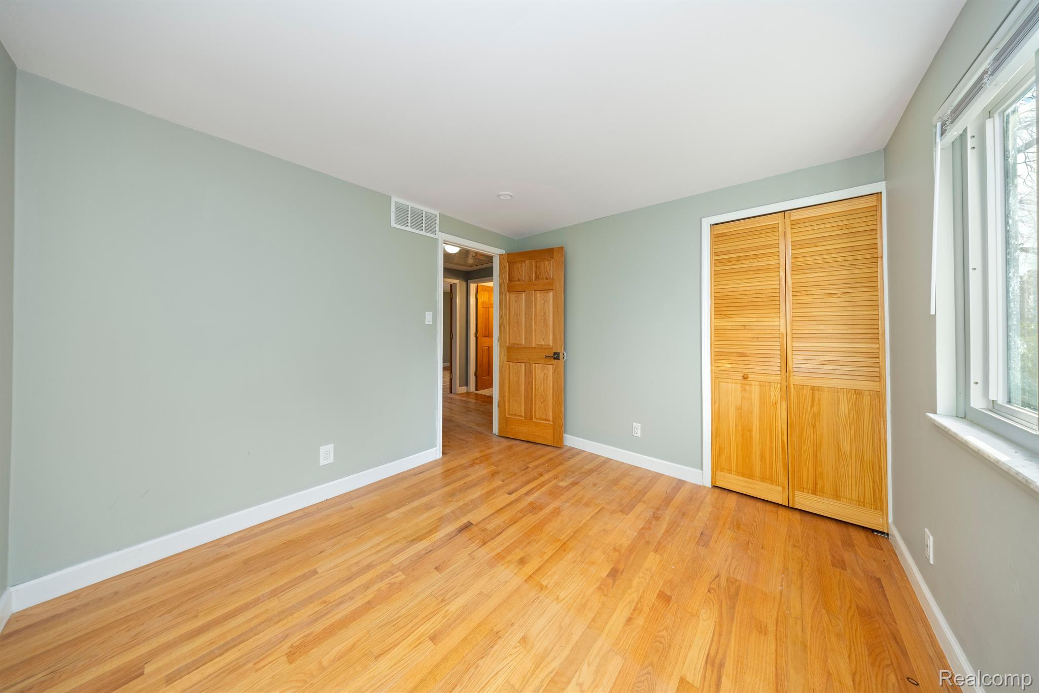 5731 Farmington Road West Bloomfield, MI 48322 - Photo 7 of 54 Bedroom 3