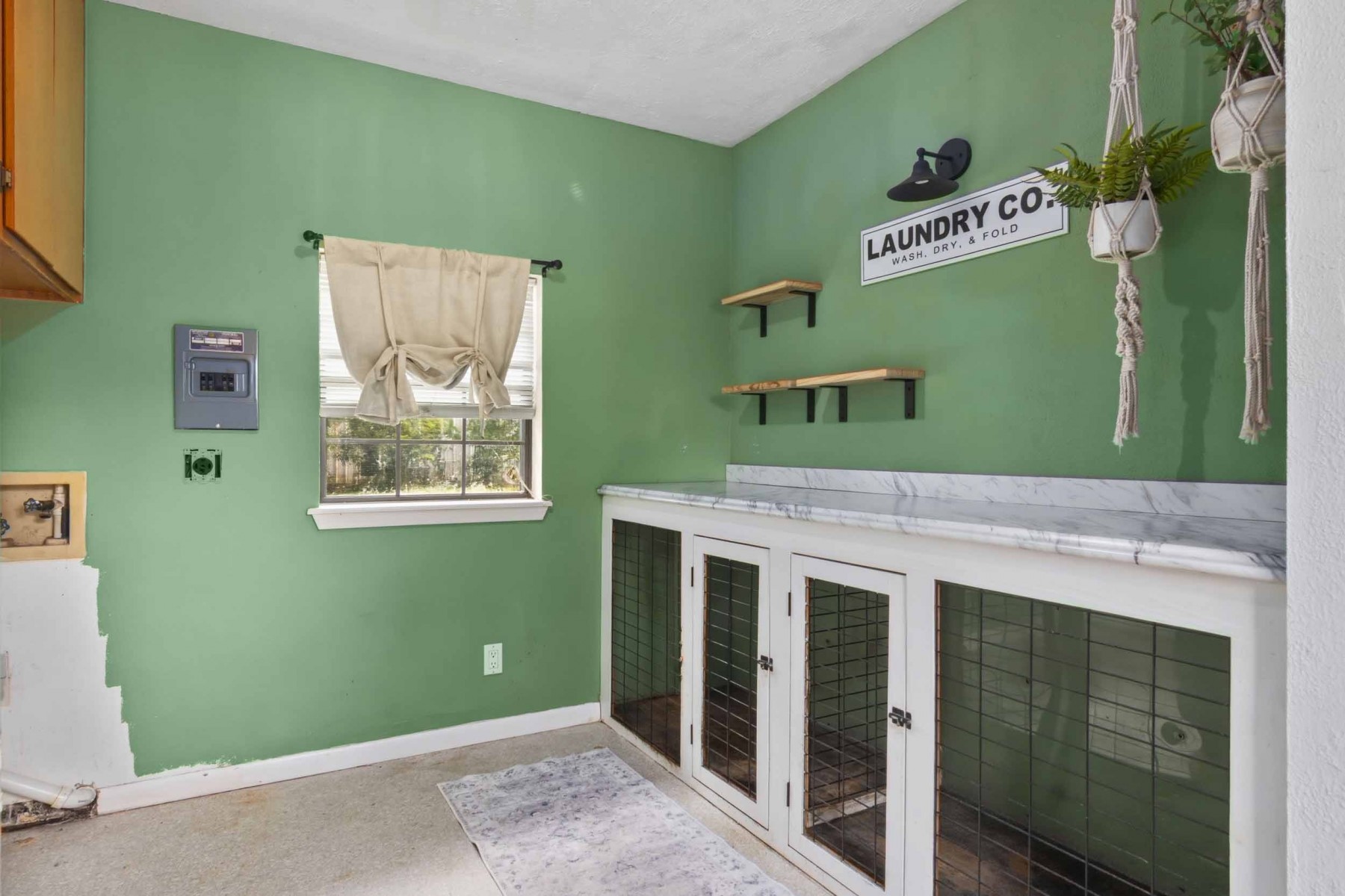 2926 Beverly Road Pasadena, TX 77503 - Photo 19 of 23 Oversized laundry room.