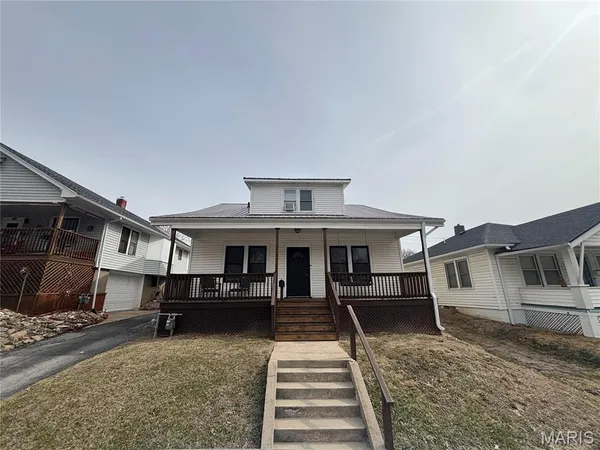 $215,000 | 230 Magnolia Avenue, Hannibal, MO 63401