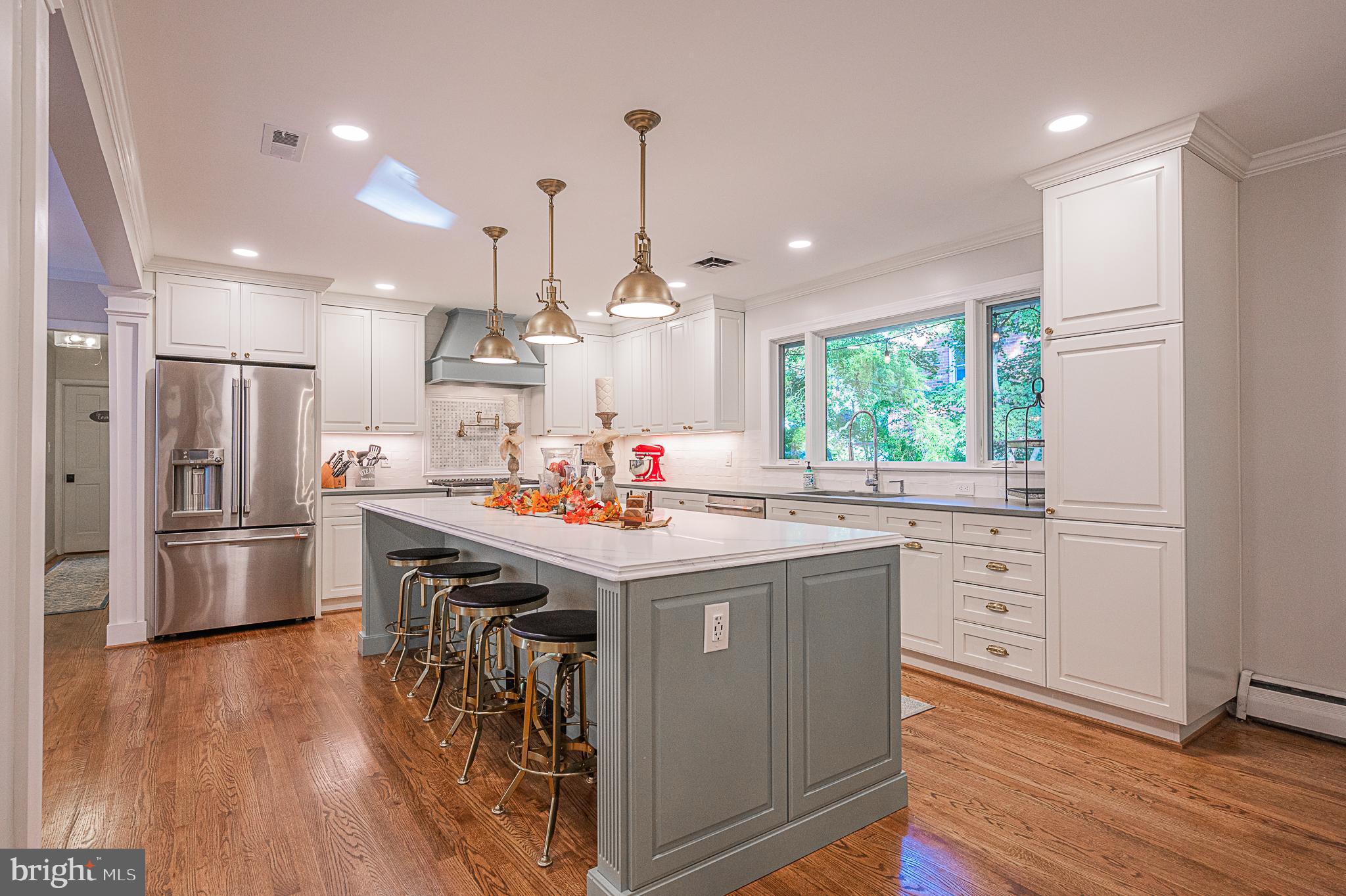 3675 Military Road Arlington, VA 22207 - Photo 11 of 40 Designer Gourmet Kitchen Remodeled in 2019