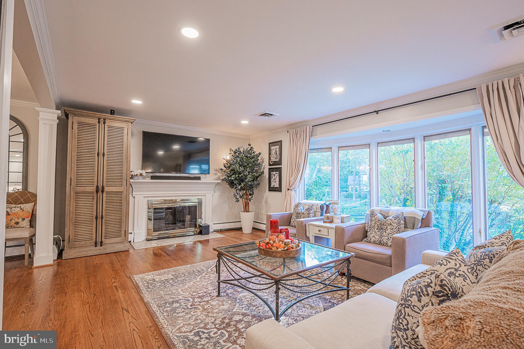 3675 Military Road Arlington, VA 22207 - Photo 4 of 40 Living Room with Crown Molding and Recessed Lights