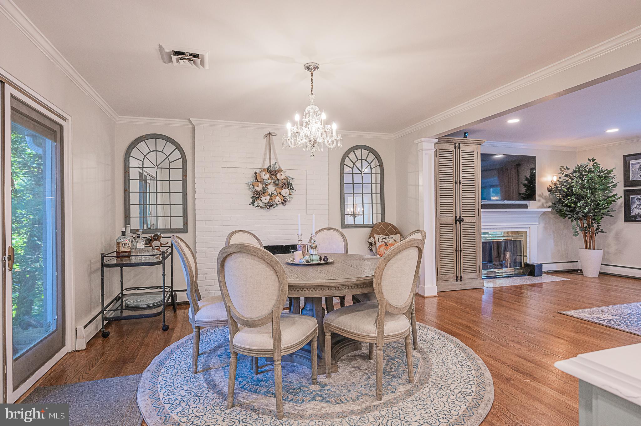 3675 Military Road Arlington, VA 22207 - Photo 9 of 40 Crown Molding and Chandelier in Dining Room