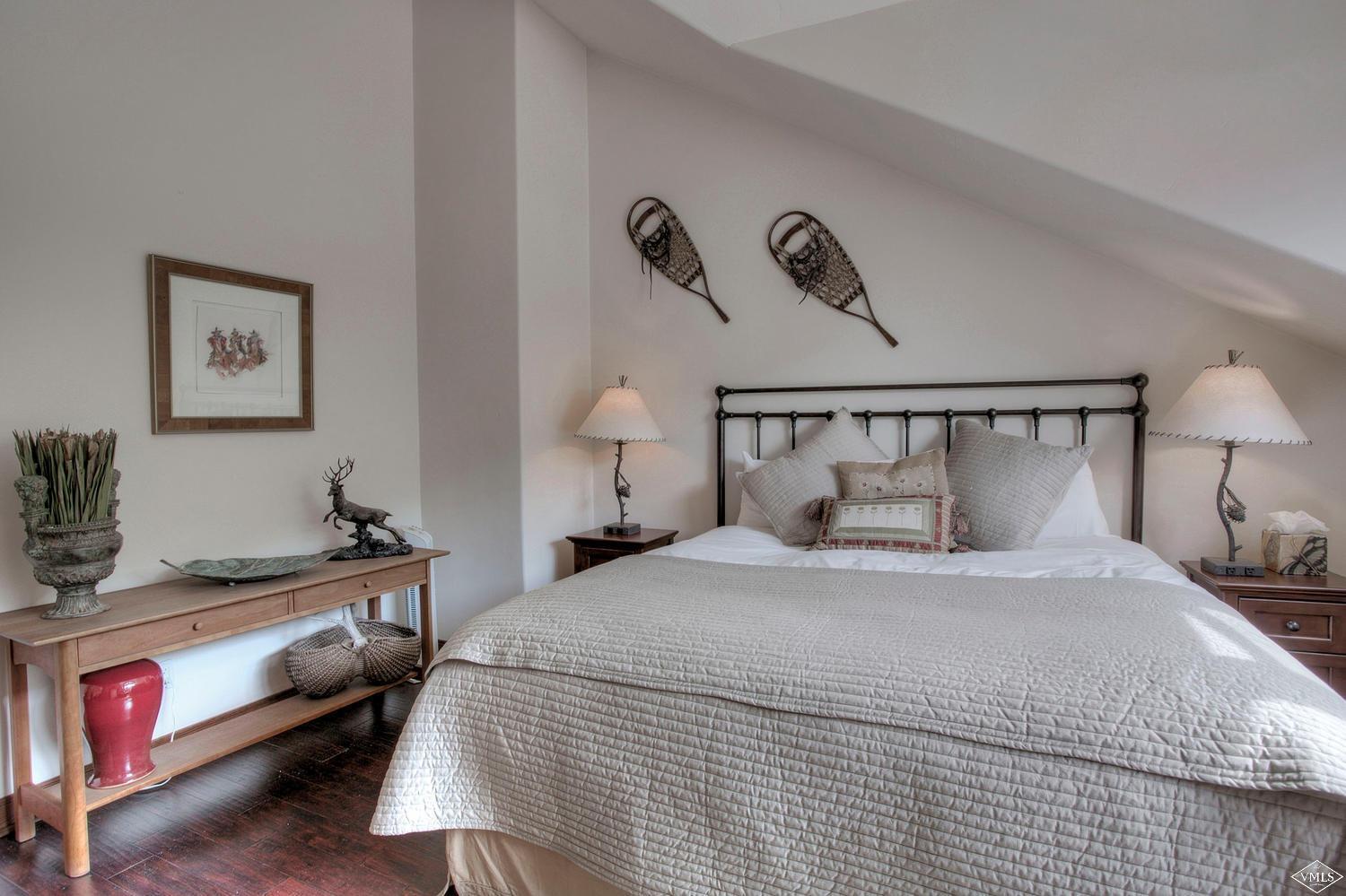 141 Scott Hill Road, Unit 402 Beaver Creek, CO 81620 - Photo 14 of 23 a bedroom with a bed and a desk