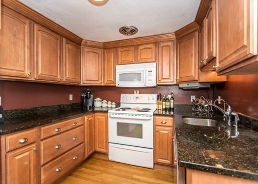170 Ravenswood Road Waltham, MA 02453 - Photo 6 of 15