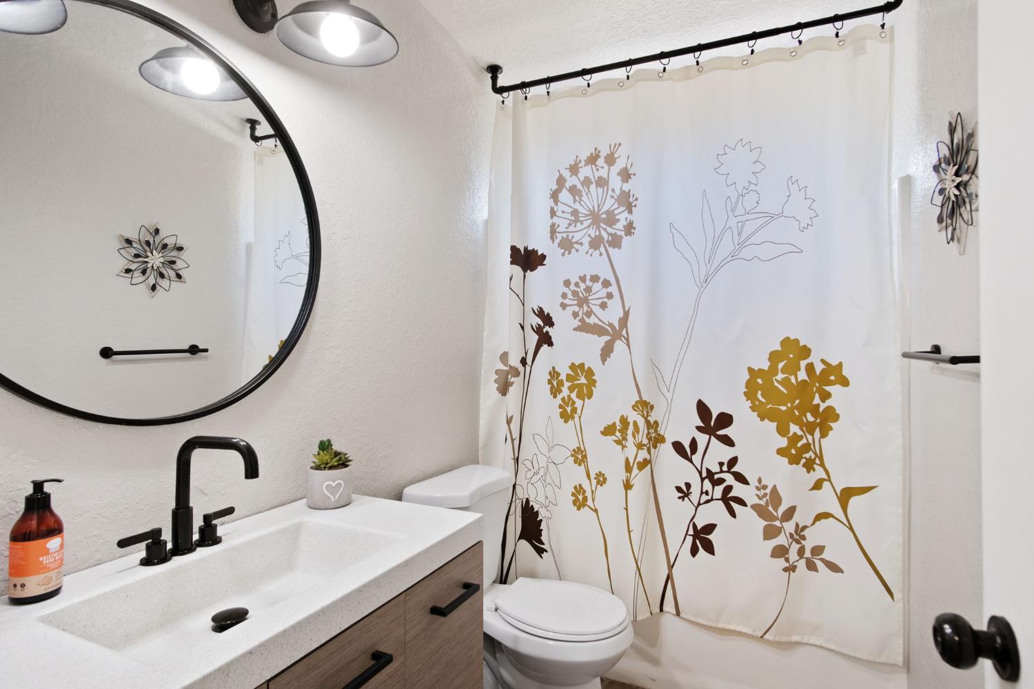 3161 Bridgeport Court Turlock, CA 95382 - Photo 10 of 31 a bathroom with a sink toilet and shower