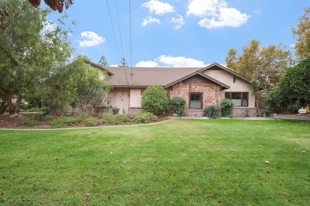 a view of a house with a big yard