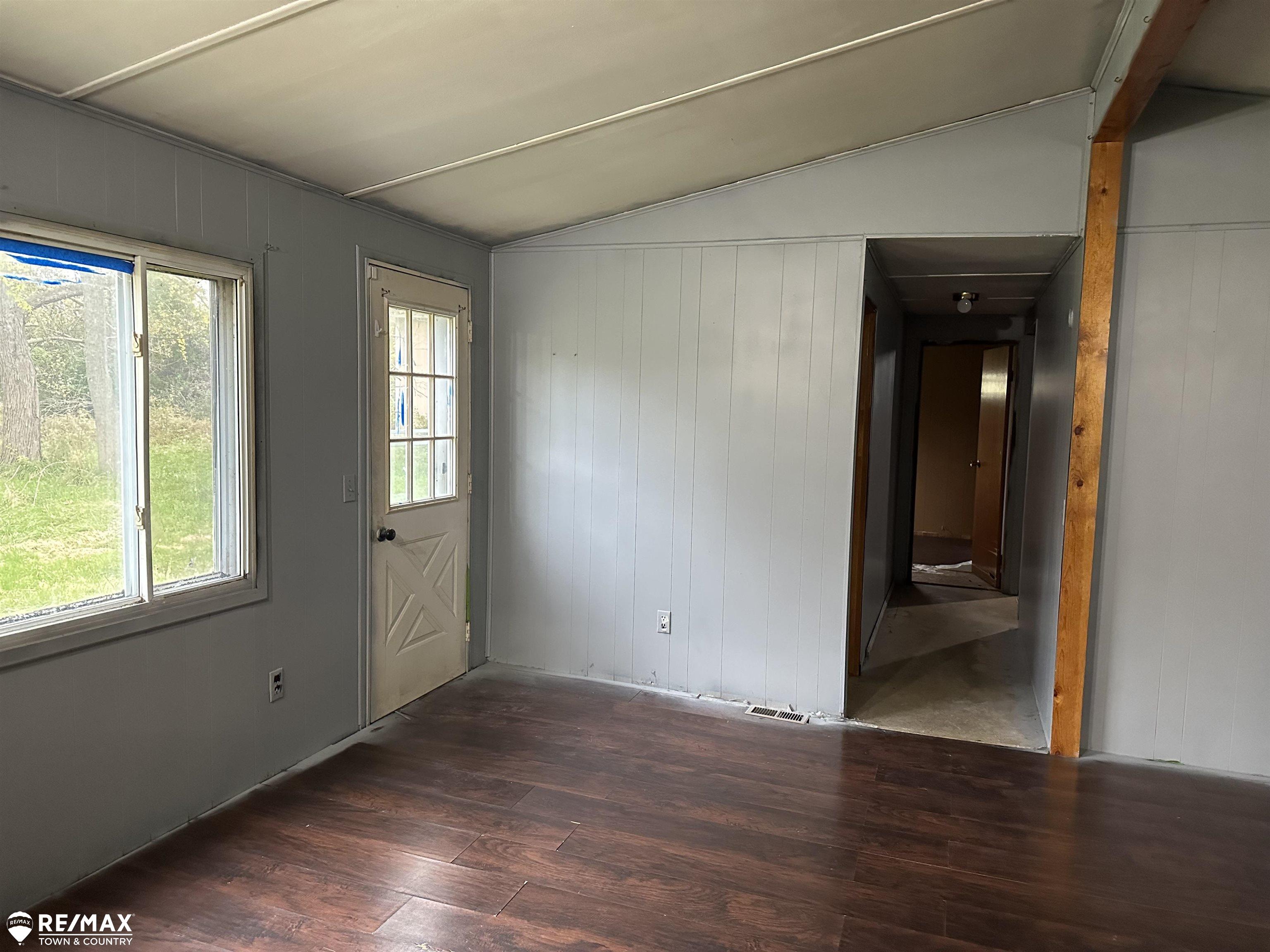 2421 South Dye Road Flint, MI 48532 - Photo 6 of 24 Gallery Image 6