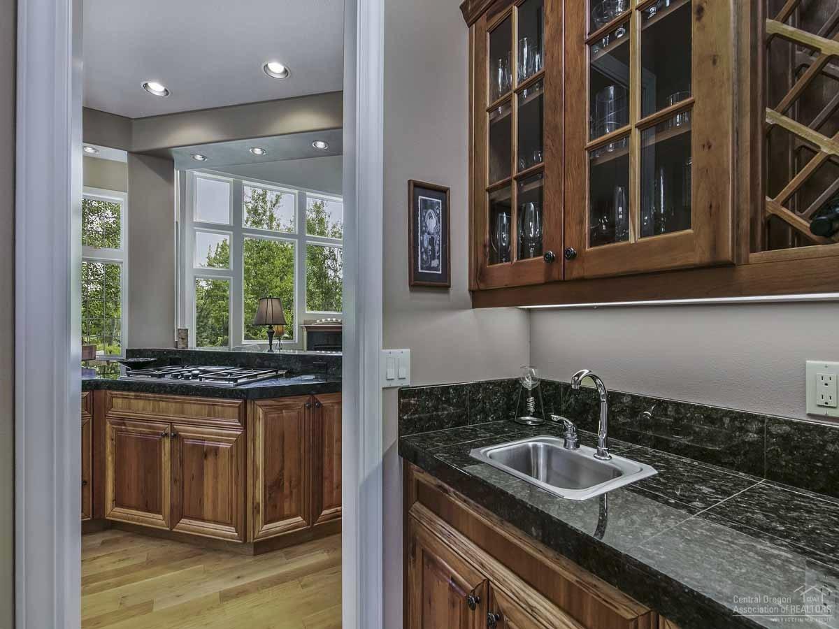 61836 Fall Creek Loop Bend, OR 97702 - Photo 6 of 25 Gallery Image 6