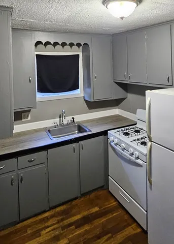 a bathroom with a tub