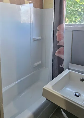 $1,250 | 37 St Joseph Street, Unit 2F, Fall River, MA 02723