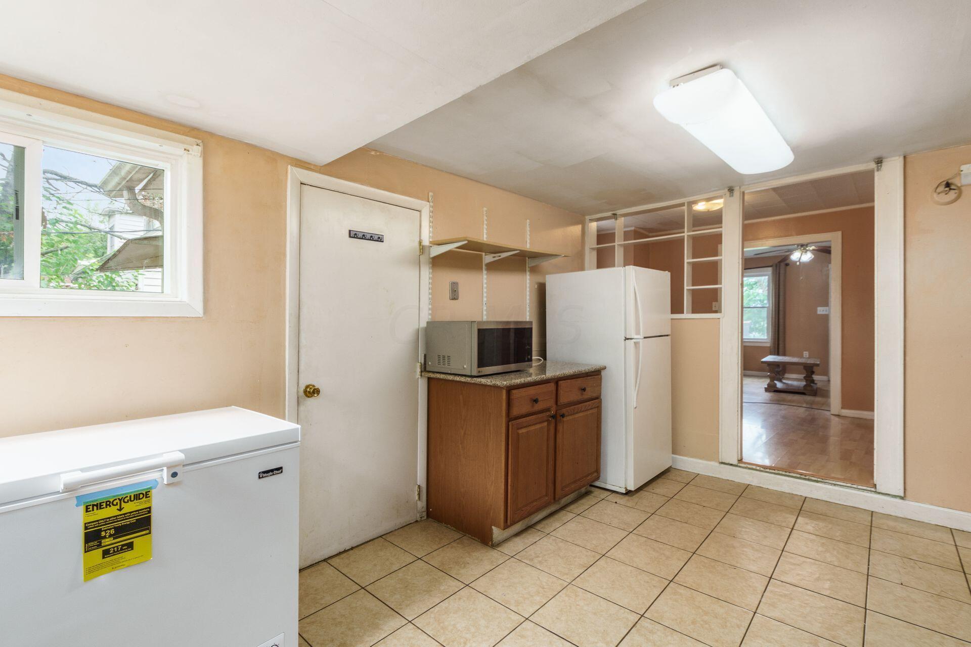 2366 Brooklyn Road Columbus, OH 43231 - Photo 7 of 17 Kitchen