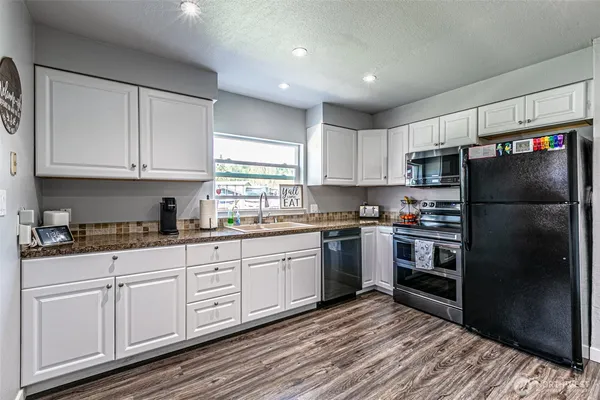 $460,000 | 411 Corrin Avenue Southeast, Orting, WA 98360