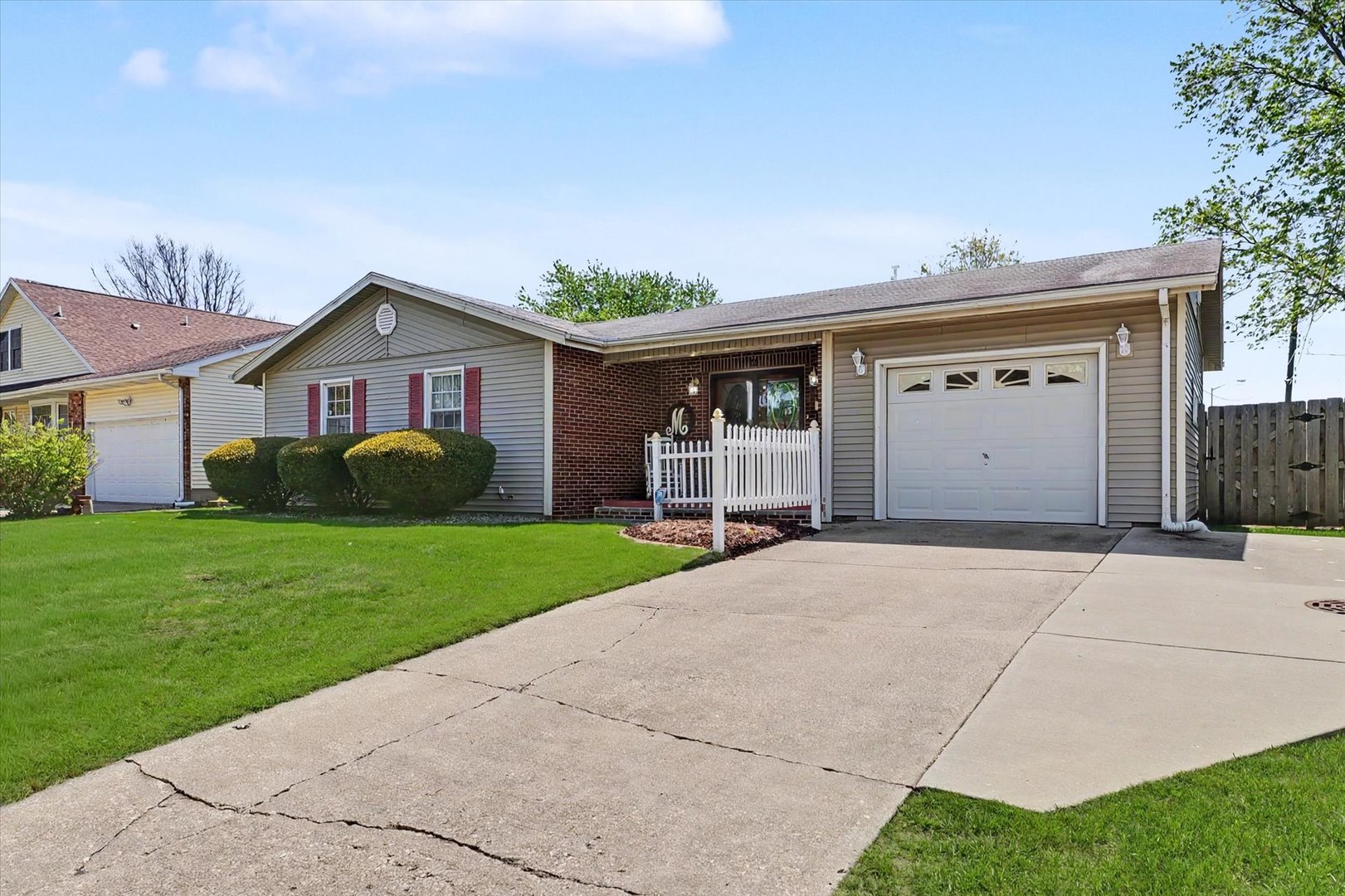 621 Broadmeadow Road Rantoul, IL 61866 - Photo 2 of 31