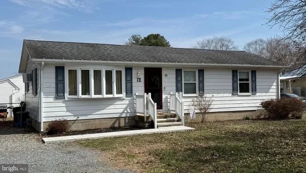 a front view of house with yard