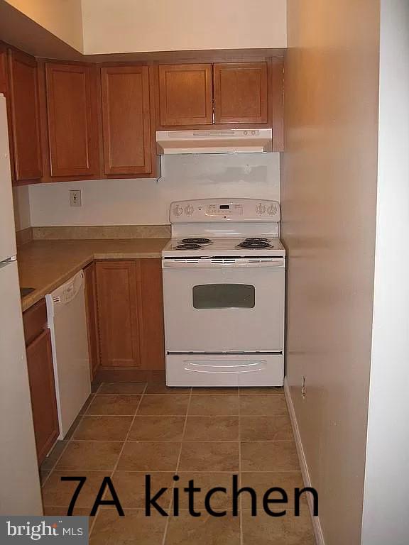 7033 Ridge Avenue Philadelphia, PA 19128 - Photo 2 of 5 1st Floor Kitchen