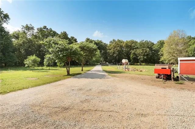 $790,000 | 28605 East 239th Street, Harrisonville, MO 64701