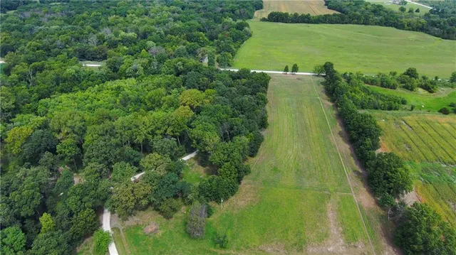 $790,000 | 28605 East 239th Street, Harrisonville, MO 64701