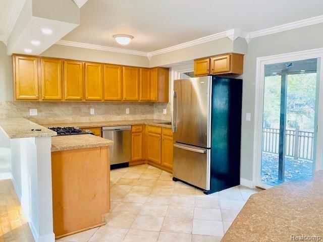 3866 Ellisia Road Commerce Township, MI 48382 - Photo 4 of 22 IMG_1877.jpg