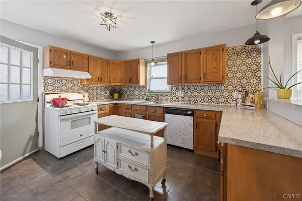 $234,000 | 812 Avery Avenue, Syracuse, NY 13204