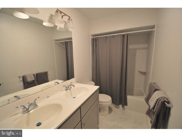 8 Royal Oak Road Lawrence Township, NJ 08648 - Photo 12 of 25 Gallery Image 12