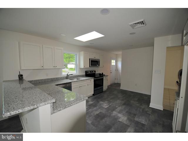 8 Royal Oak Road Lawrence Township, NJ 08648 - Photo 5 of 25 Gallery Image 5