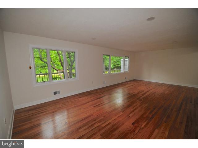 8 Royal Oak Road Lawrence Township, NJ 08648 - Photo 7 of 25 Gallery Image 7