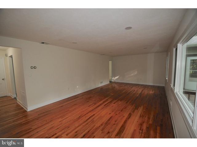 8 Royal Oak Road Lawrence Township, NJ 08648 - Photo 8 of 25 Gallery Image 8