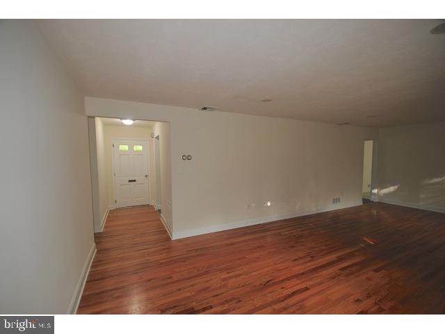 8 Royal Oak Road Lawrence Township, NJ 08648 - Photo 9 of 25 Gallery Image 9