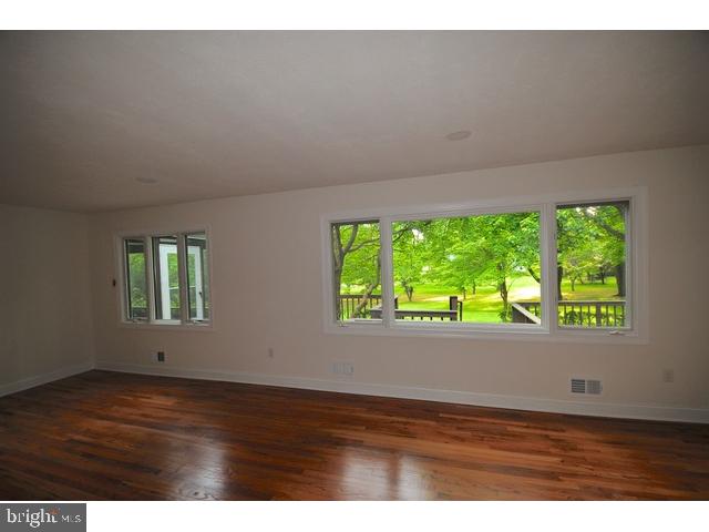8 Royal Oak Road Lawrence Township, NJ 08648 - Photo 10 of 25 Gallery Image 10