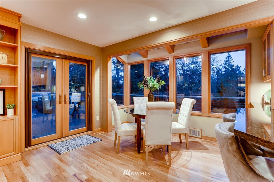 6280 West Mercer Way Mercer Island, WA 98040 - Photo 12 of 38