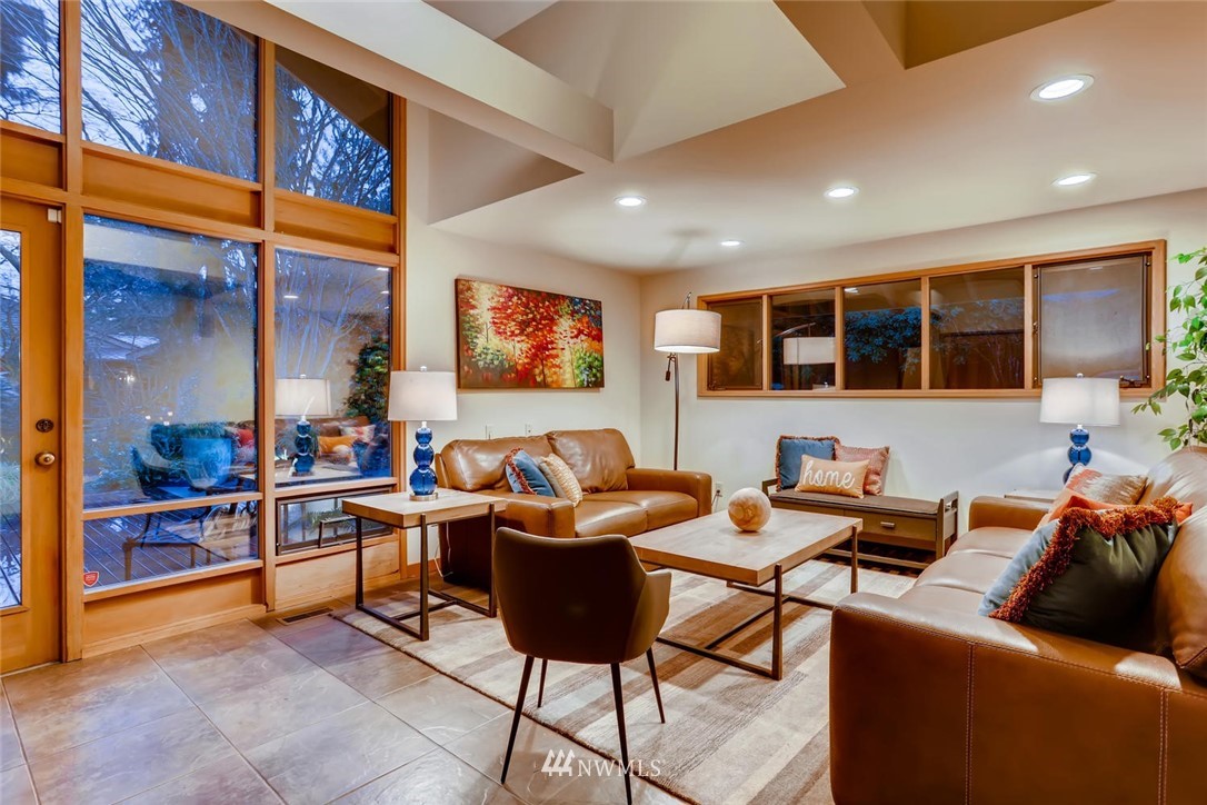 6280 West Mercer Way Mercer Island, WA 98040 - Photo 13 of 38