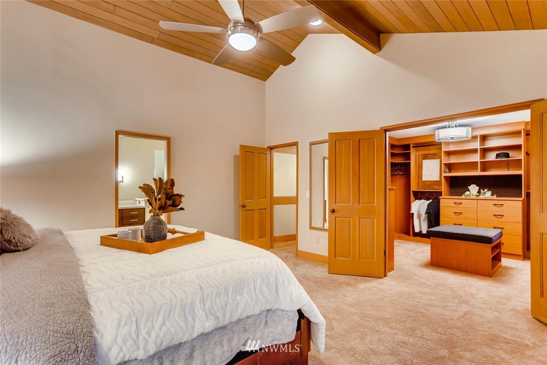 6280 West Mercer Way Mercer Island, WA 98040 - Photo 16 of 38