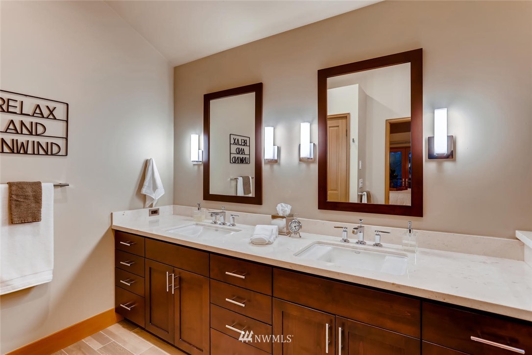 6280 West Mercer Way Mercer Island, WA 98040 - Photo 17 of 38