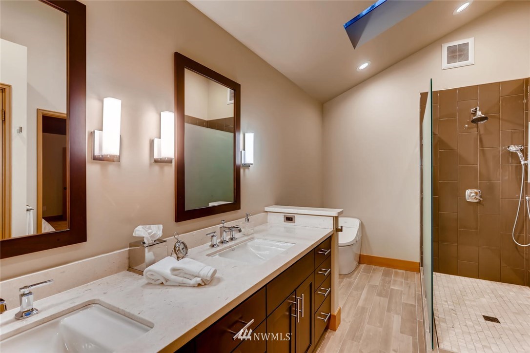 6280 West Mercer Way Mercer Island, WA 98040 - Photo 18 of 38