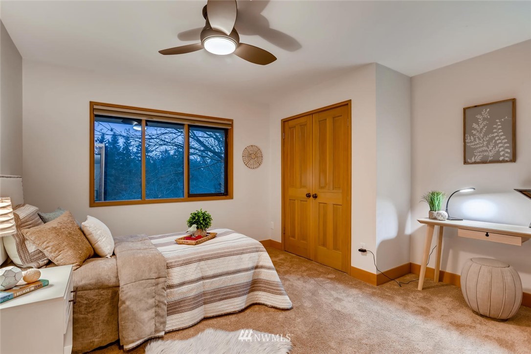 6280 West Mercer Way Mercer Island, WA 98040 - Photo 20 of 38