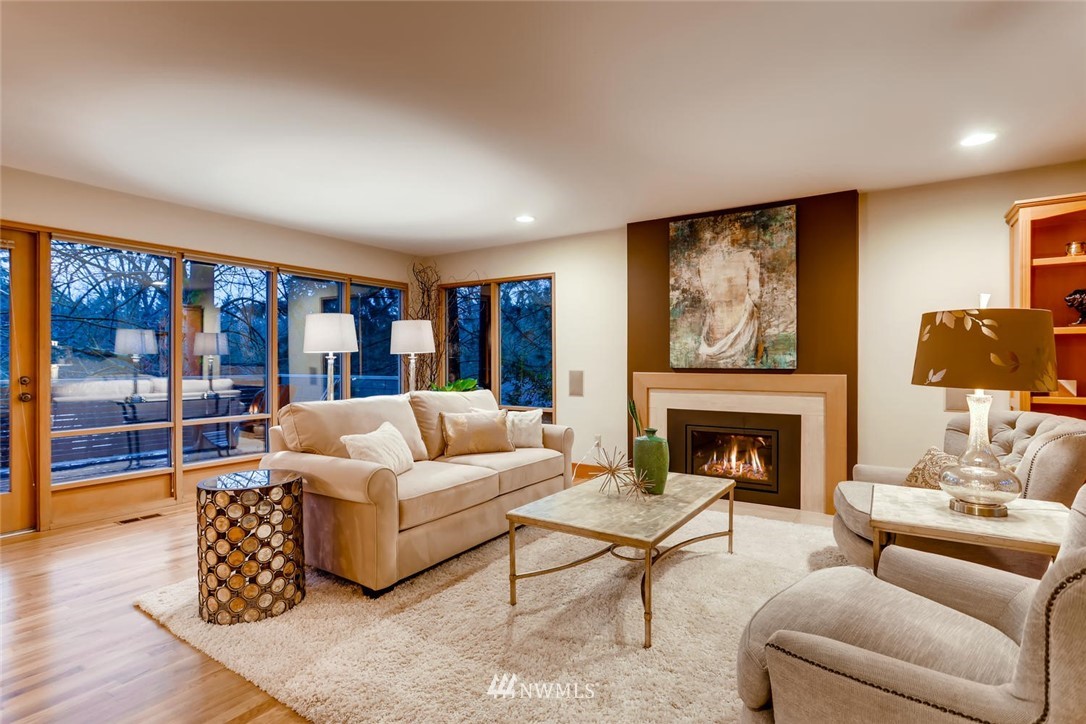 6280 West Mercer Way Mercer Island, WA 98040 - Photo 3 of 38
