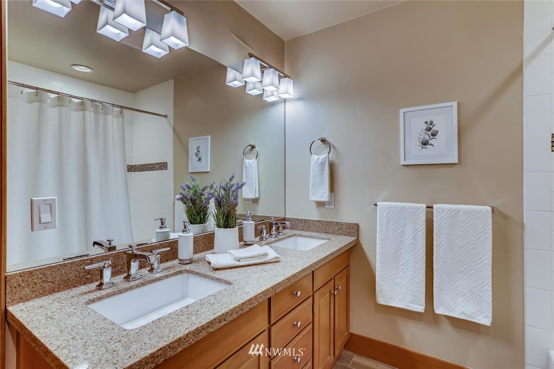 6280 West Mercer Way Mercer Island, WA 98040 - Photo 22 of 38