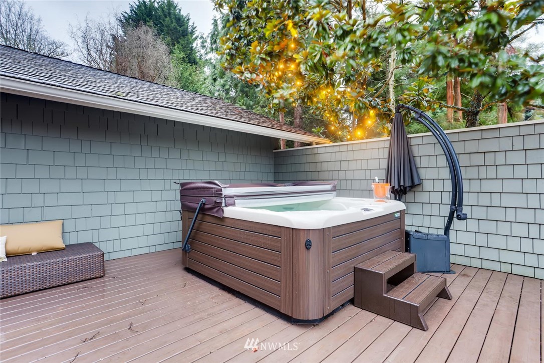 6280 West Mercer Way Mercer Island, WA 98040 - Photo 27 of 38