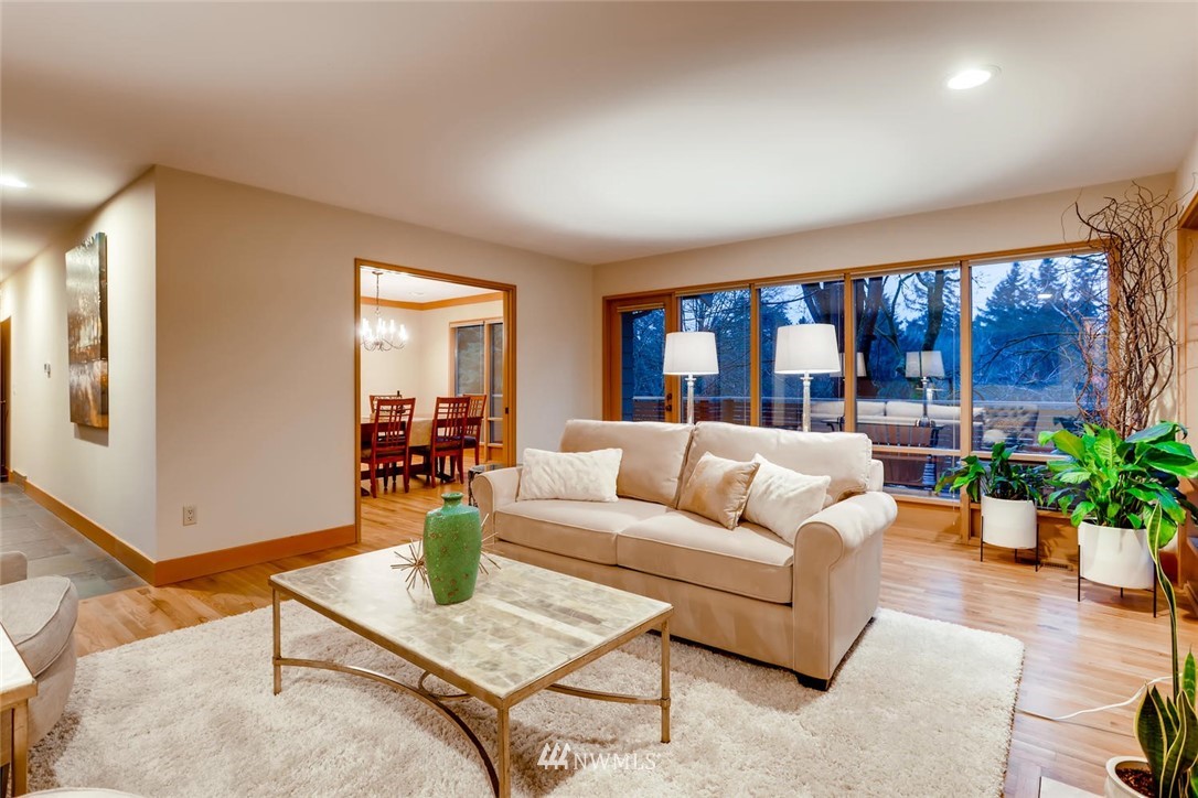 6280 West Mercer Way Mercer Island, WA 98040 - Photo 4 of 38