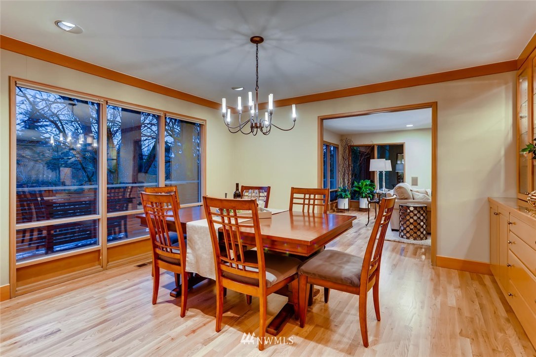 6280 West Mercer Way Mercer Island, WA 98040 - Photo 5 of 38