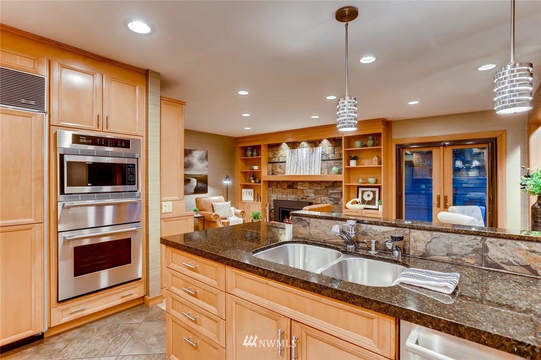 6280 West Mercer Way Mercer Island, WA 98040 - Photo 9 of 38