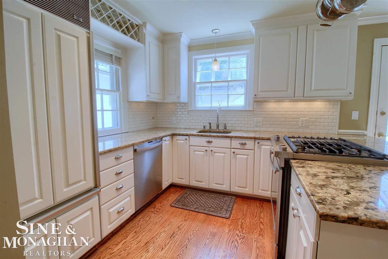 283 Merriweather Road Grosse Pointe Farms, MI 48236 - Photo 7 of 32