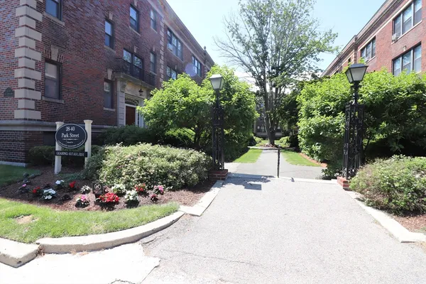 $4,350 | 30 Park Street, Unit 1, Brookline, MA 02446