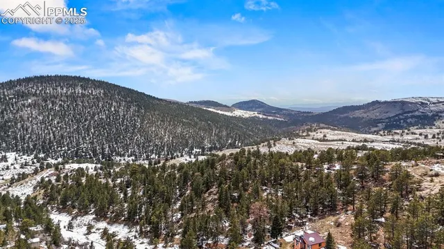 a view of houses with sky view
