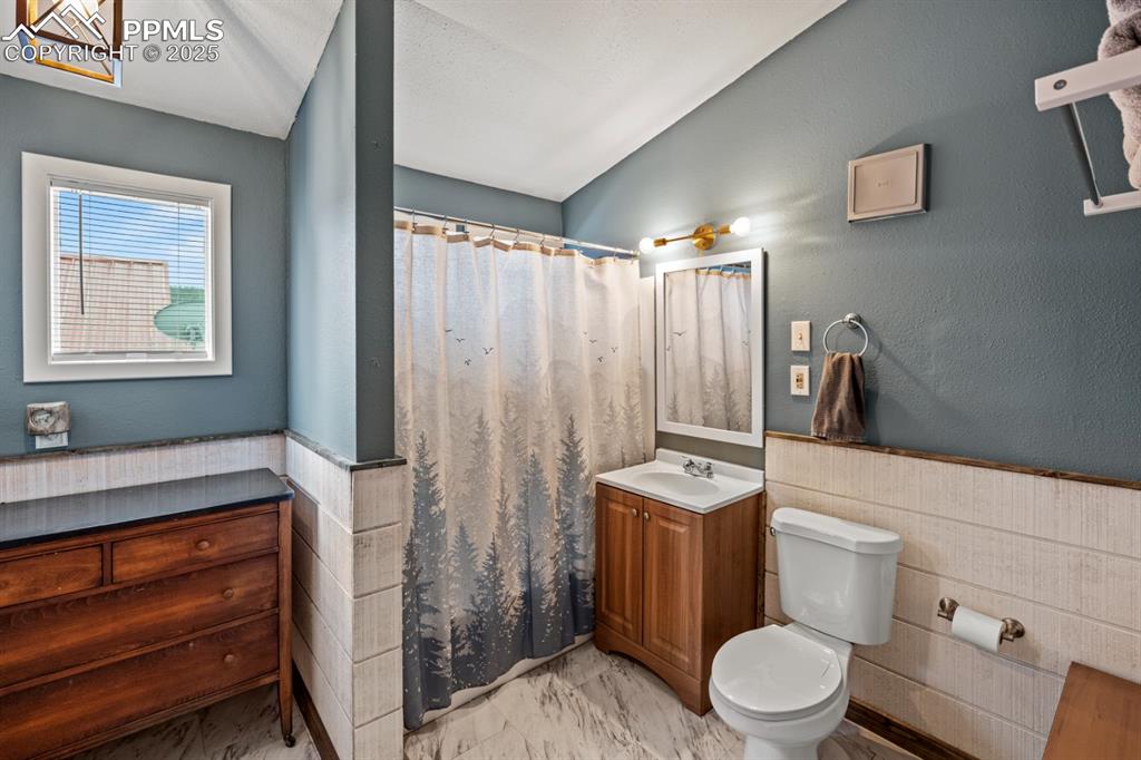 315 5th Street Victor, CO 80860 - Photo 7 of 15 a bathroom with a toilet a sink and bathtub