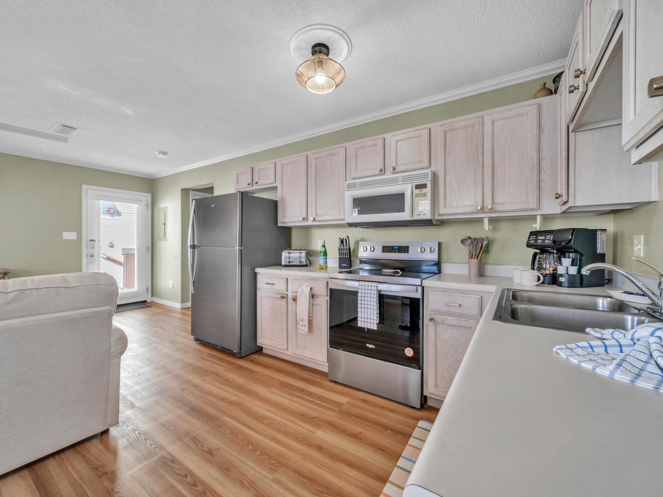 2001 Devmor Court, Unit 2C Fort Walton Beach, FL 32548 - Photo 16 of 36 Kitchen